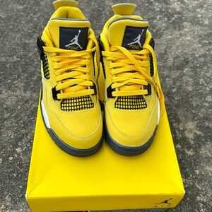 Air Jordan 4 Retro